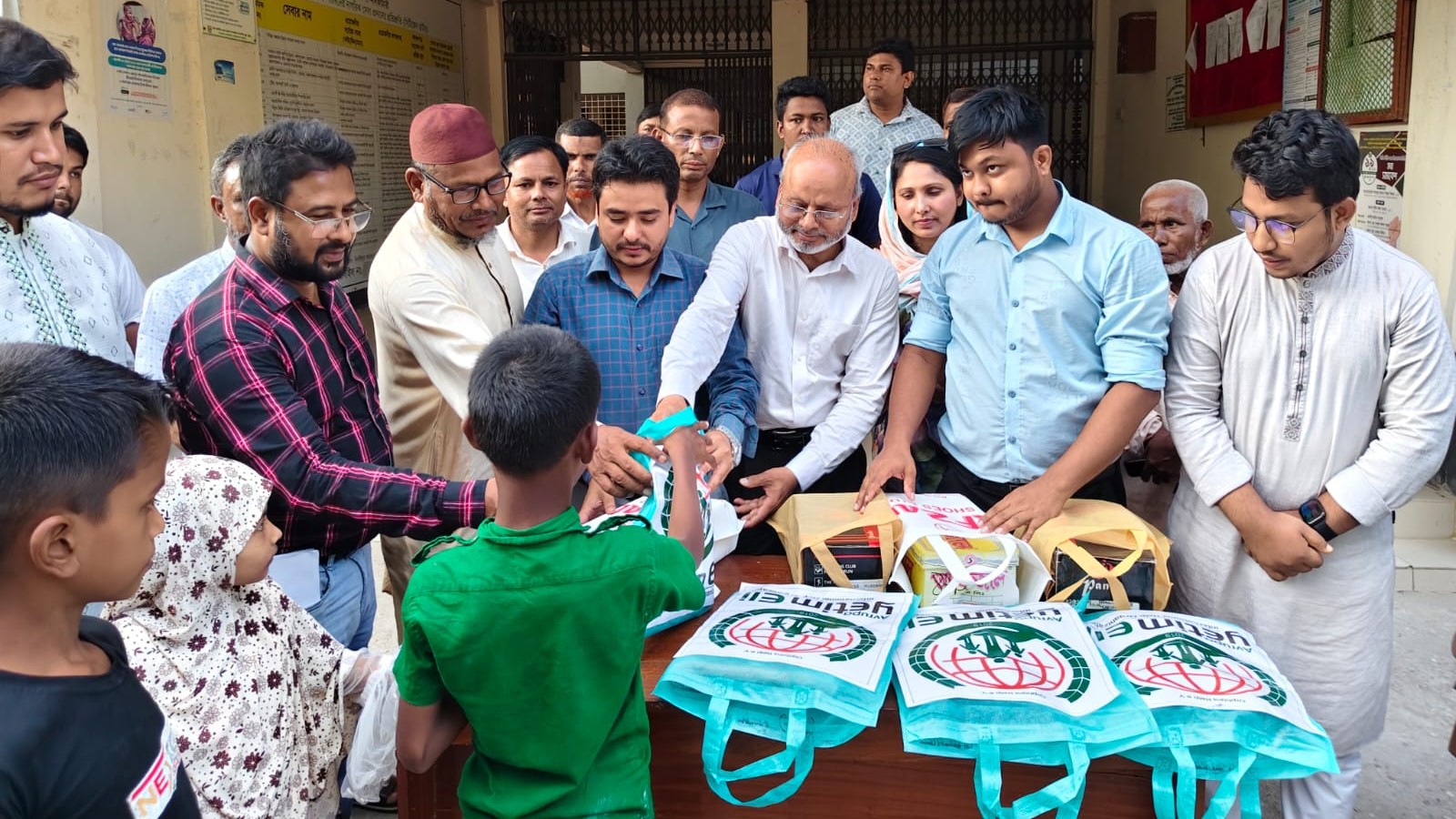 ছিন্নমূল শিশু ও এতিমদের মুখে হাসি ফোটাল সোশ্যাল নেটওয়ার্ক ফাউন্ডেশন